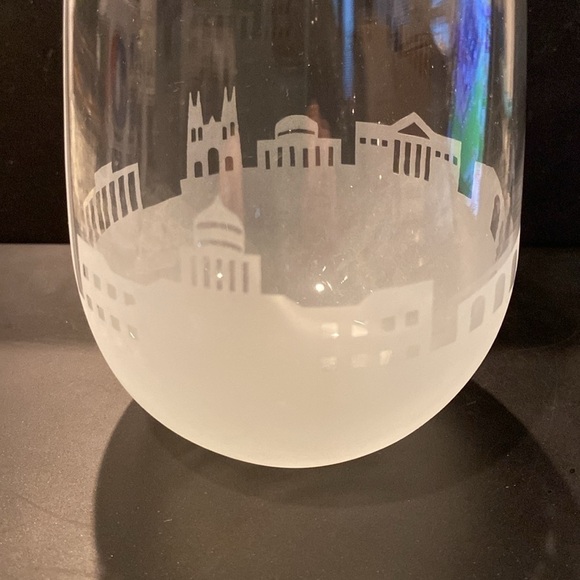 Uncommon Goods etched skyline wine glass - Washington DC - Picture 7 of 11